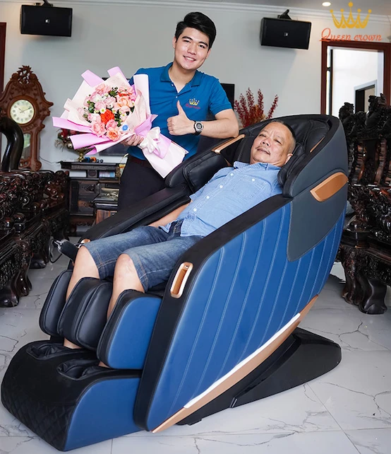 Cô Chú Hòa Lan “Tậu” Ghế Massage Fantasy X6 Để Vui Khỏe Tuổi Già