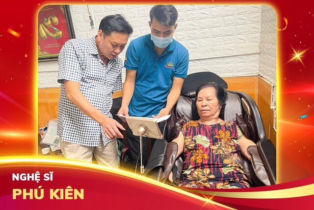 NSƯT Phú Kiên Chọn Ghế Massage Queen Crown QC LX3 Làm Quà Báo Hiếu Mẹ